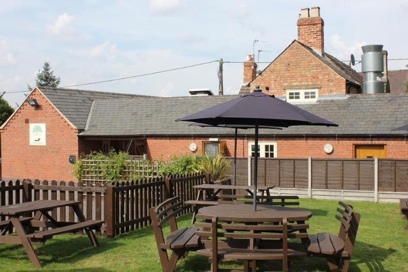 The Royal Oak Hotel Loughborough Bagian luar foto